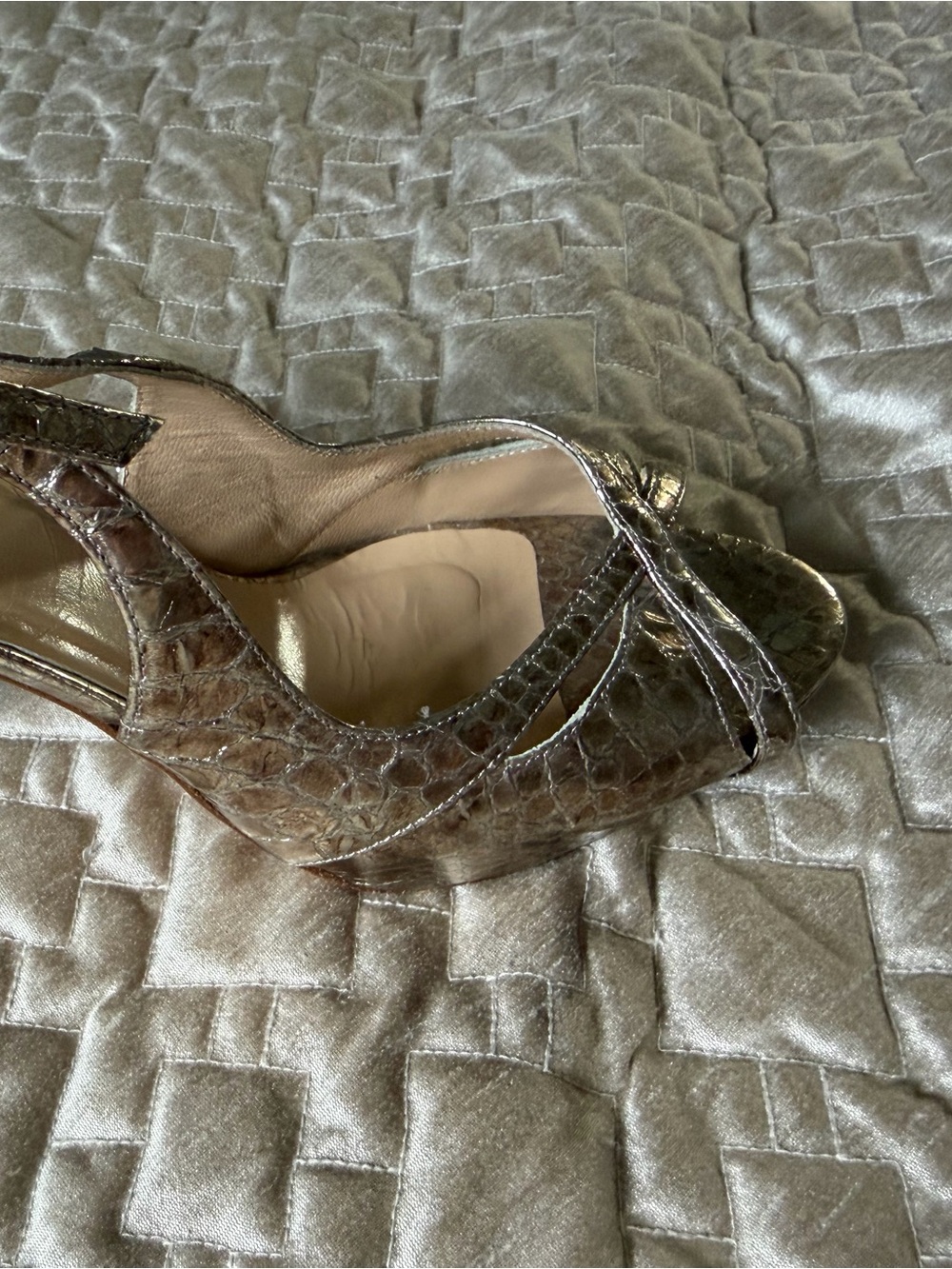 Kate Spade New York Genna Gold Metallic Crocodile Embossed Heels Size 8.5 B - Picture 2 of 8